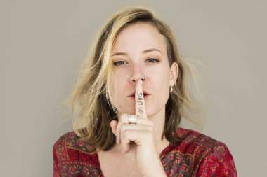 kadın kadar gösterilen kapat işareti