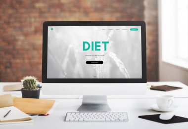 bilgisayarın monitör masada