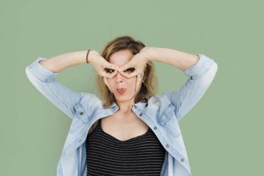  kadın yapma yüz buruşturma