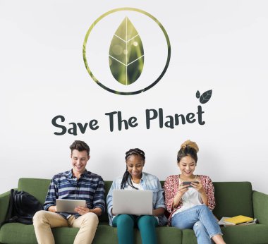 Dijital cihazlar kullanan gençlerin