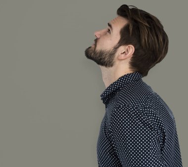 Studio yakışıklı adam