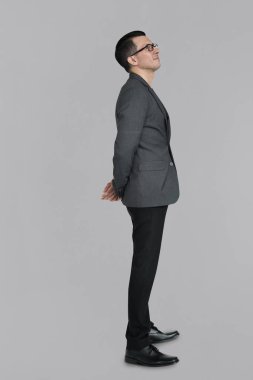 genç gülümseyen iş adamı