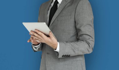 işadamı tablet kullanma 