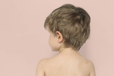 küçük beyaz çocuk 