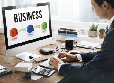 bilgisayarla çalışma iş adamı