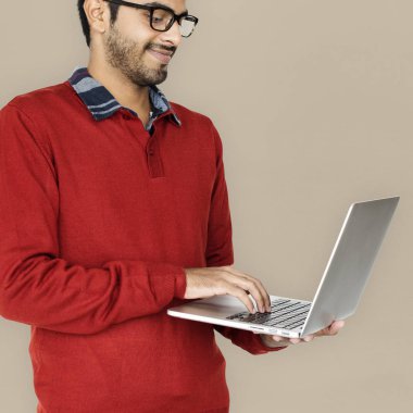 Hintli dizüstü bilgisayar ile