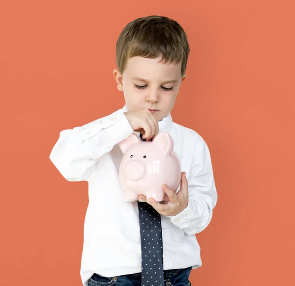 Jongen met spaarvarken — Stockfoto