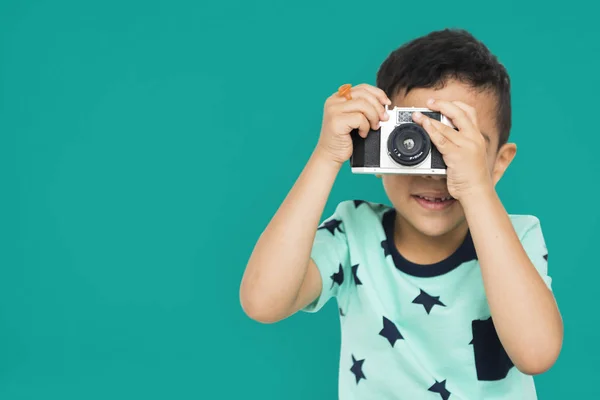 Papír kamerát tartja fiú — Stock Fotó