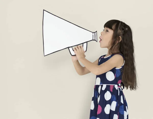 Menina gritando em alto-falante — Fotografia de Stock