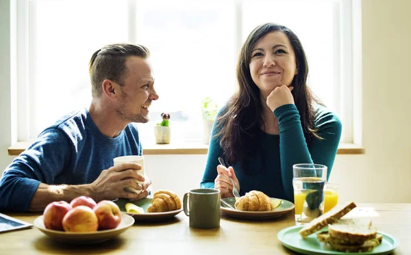 Par har frukost — Stockfoto