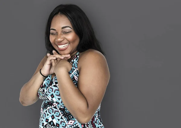 Mujer africana feliz en el estudio — Foto de Stock