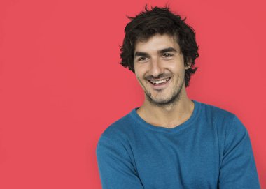 yakışıklı gülen adam 