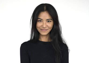 Asyalı kadın stüdyoda poz