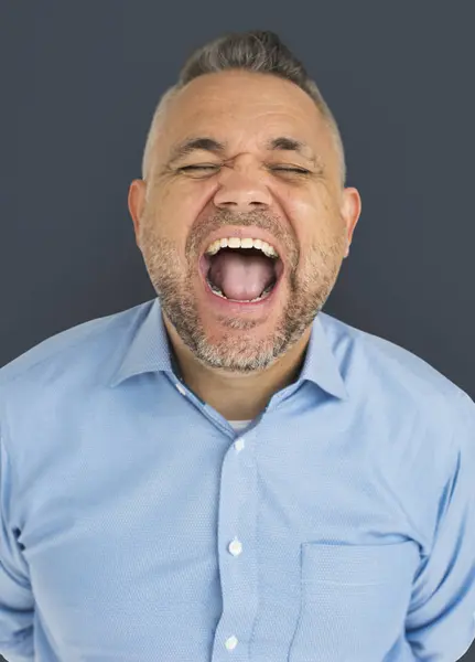 Ο άνθρωπος που ουρλιάζει στο στούντιο — Φωτογραφία Αρχείου