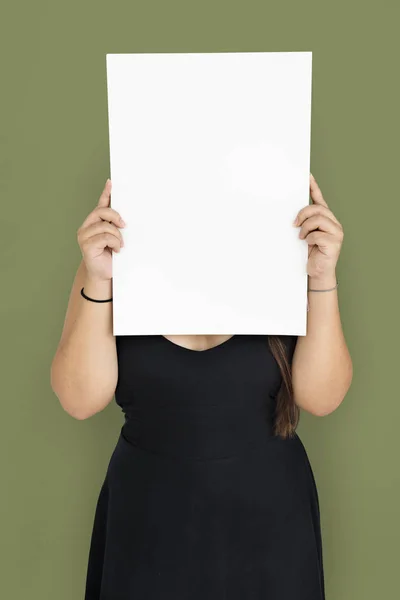 Mujer asiática sosteniendo bandera — Foto de Stock