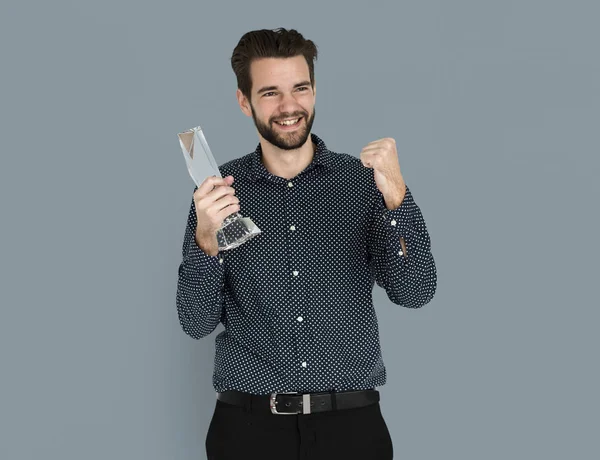 Homem bonito segurando vencedor Prêmio — Fotografia de Stock