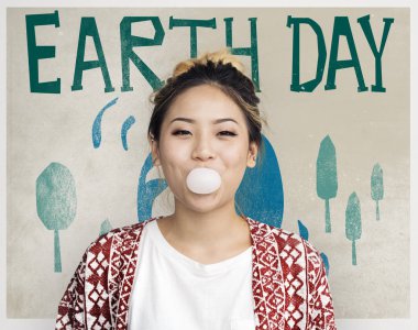 Balonlu sakız olan kadın 