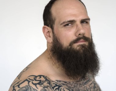 Adam sakal ve dövme