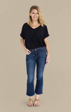 Ayakta duran güzel kadın