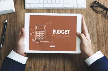 iş kişi dijital tablet kullanma
