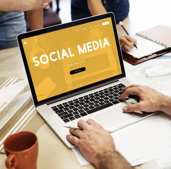 Person using laptop — Stock Photo, Image