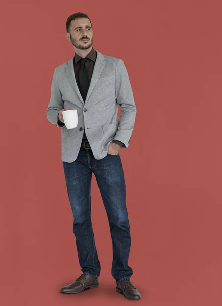 Бизнесмен с чашкой чая — стоковое фото