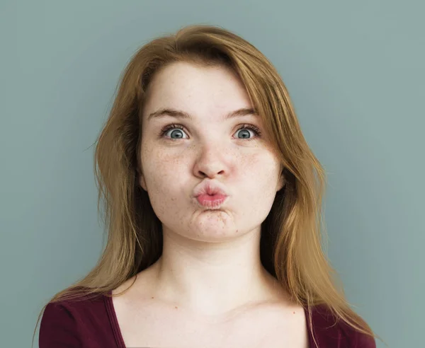 Jeune femme dans le studio — Photo