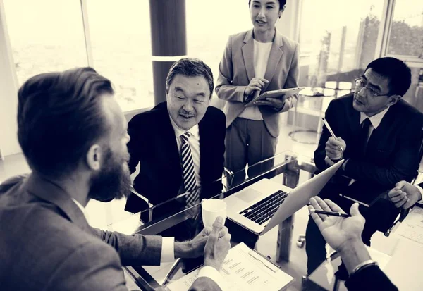 Orang bisnis pada pertemuan — Stok Foto