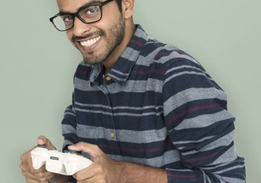 Hintli oyun kumandası ile