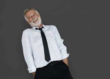 gülümseyen kıdemli işadamı