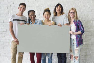 Gençler holding afiş