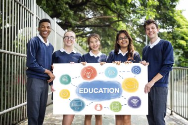 Posteri ile çok ırklı öğrenciler 