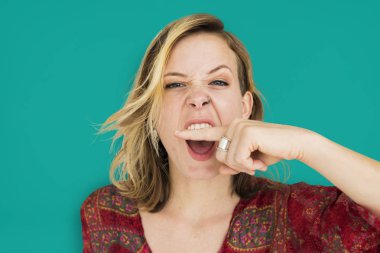  kadın yapma yüz buruşturma