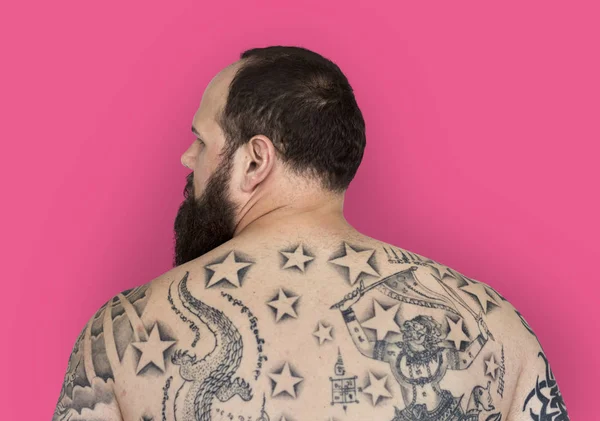 Homem com tatuagem nas costas — Fotografia de Stock