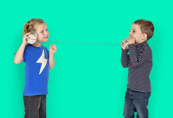 Bambini che utilizzano String Phone — Foto Stock