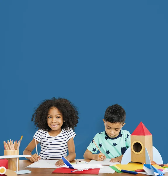 Kinderen tekening met potloden — Stockfoto