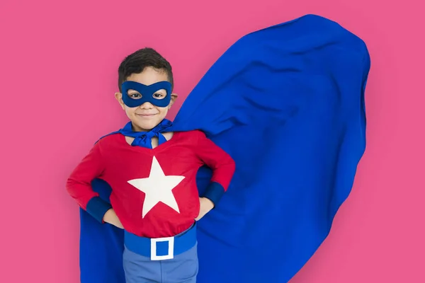Dreng i superhelt kostume - Stock-foto