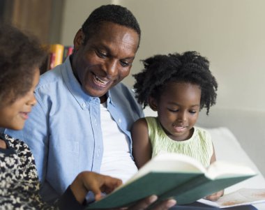 Kız kardeşim kitap okuma