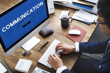 bilgisayarla çalışma iş adamı