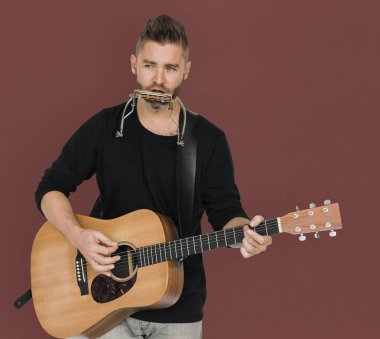 adam gitar ve mızıka