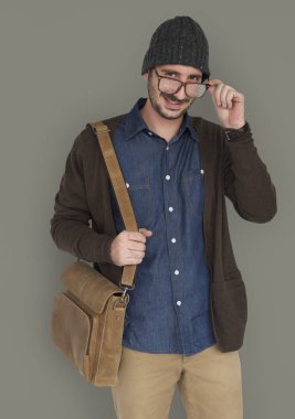 adam tutarak el çantası