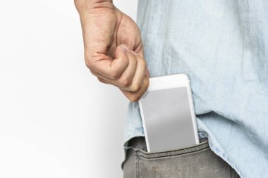 insan Eli cebinde telefon koyarak