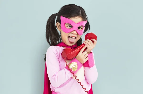 Menina falando ao telefone — Fotografia de Stock