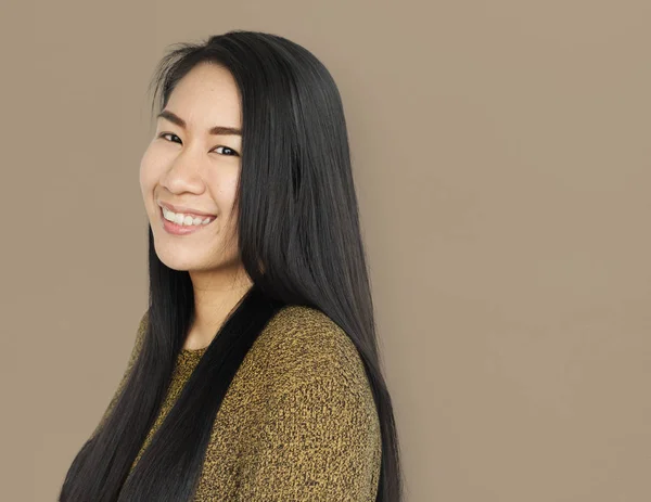 웃는 젊은 아시아 여인 — 스톡 사진