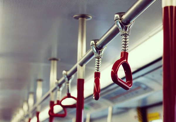 Porta-mãos em metro — Fotografia de Stock