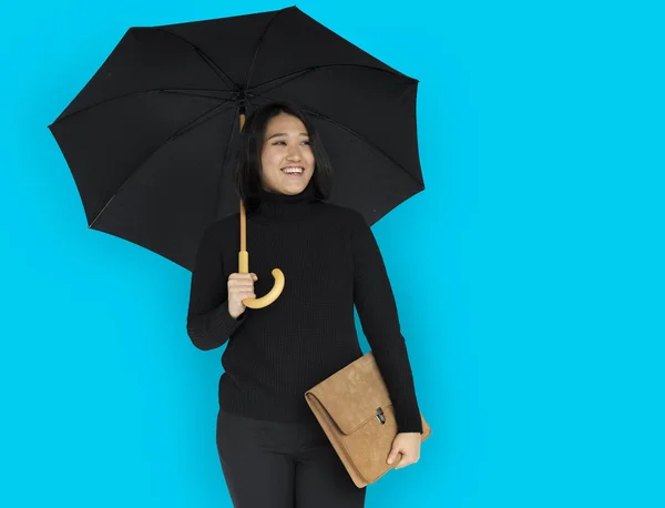 Asiática empresária sob guarda-chuva — Fotografia de Stock