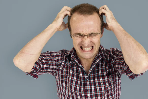 Man in glazen hoofd krabben — Stockfoto