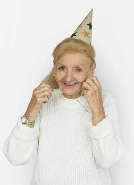 Mulher usando boné de aniversário — Fotografia de Stock