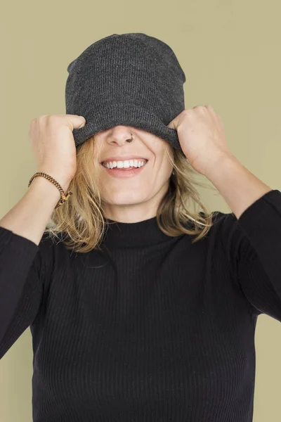 Mulher usando chapéu — Fotografia de Stock
