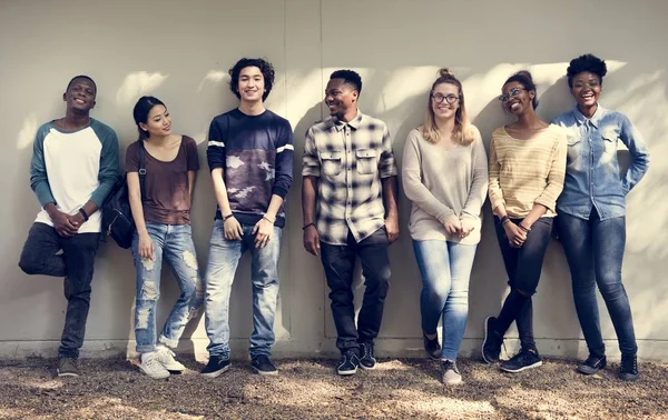 Multi-etnisch studenten samen — Stockfoto